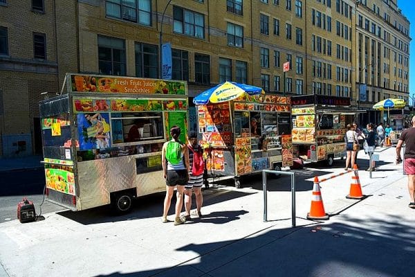 newyorktoutsimplement food truck Le food truck : la street food des new-yorkais. food truck