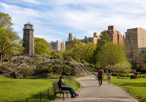 Tour de guet et promenade dans Marcus Garvey Park à Harlem